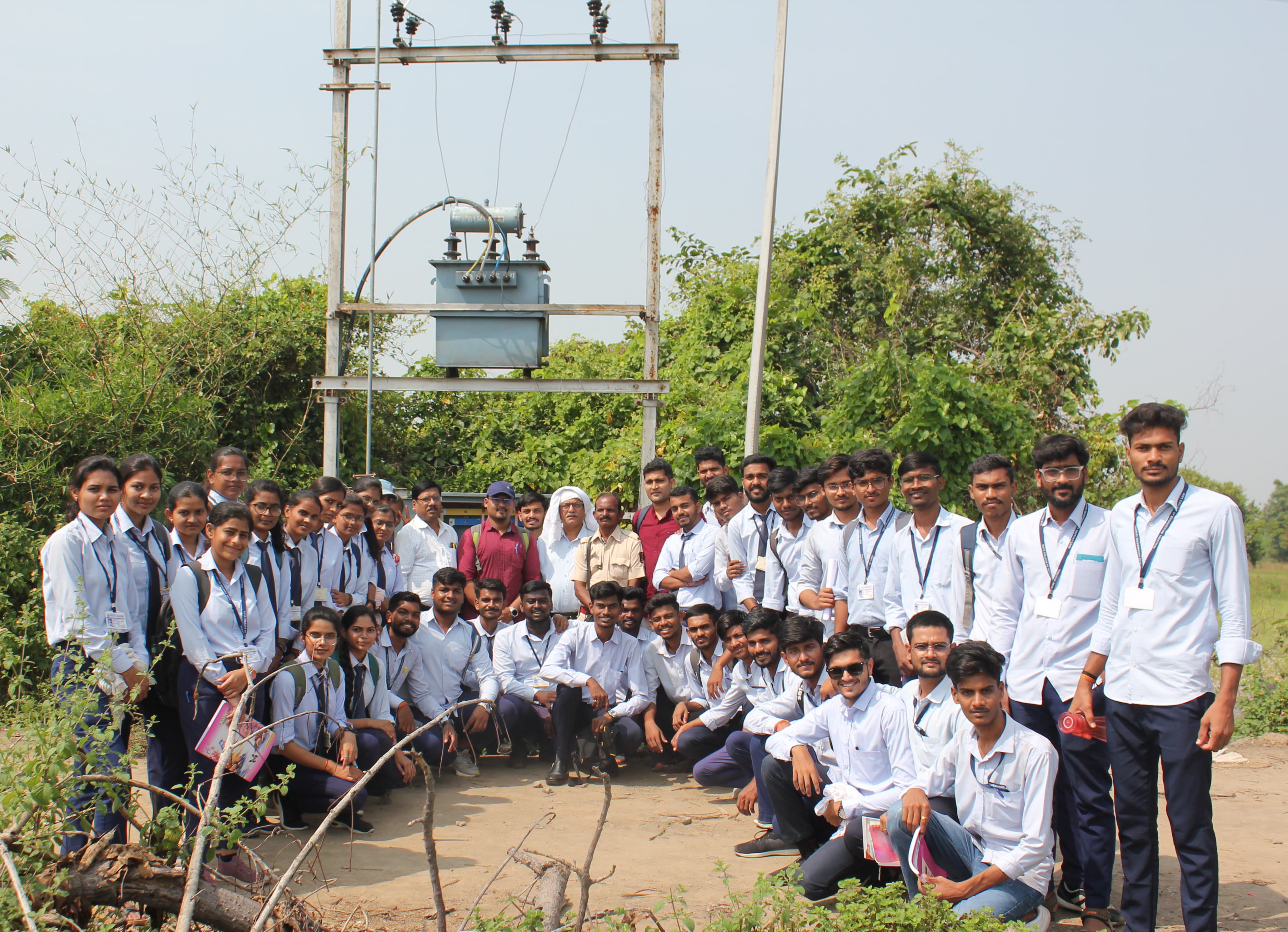 Students at a field transformer site, Yavatmal